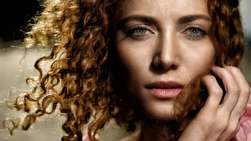 Peruka naturalna czy lace front — jak znaleźć idealną?