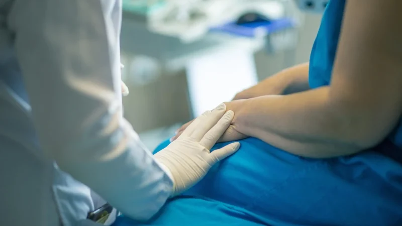 Skleroterapia a zabiegi proktologiczne: jak leczyć żylaki i hemoroidy