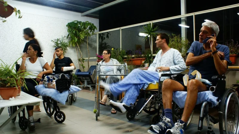 Kiedy warto wypożyczyć łóżko rehabilitacyjne w Warszawie