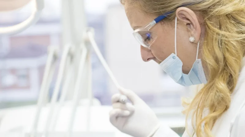 Dentysta na Mokotowie — skuteczne leczenie zębów w Warszawie